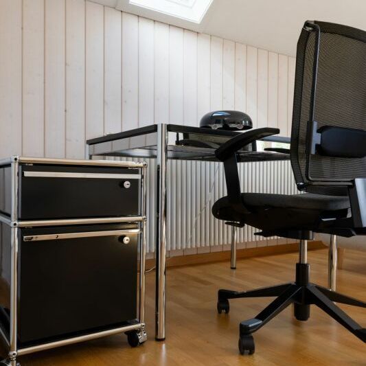 Appartement d’affaires meublé de 2,5 pièces à thème ? Le Corbusier ? - Photo 1