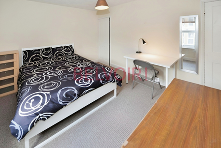 3 bedroom terraced house to rent - Photo 5