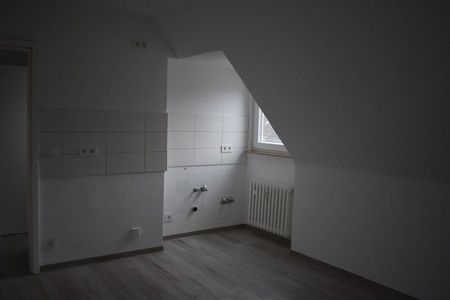 Hübsche 2-Raum DG Wohnung mit großer Küche sucht Sie! - Foto 5