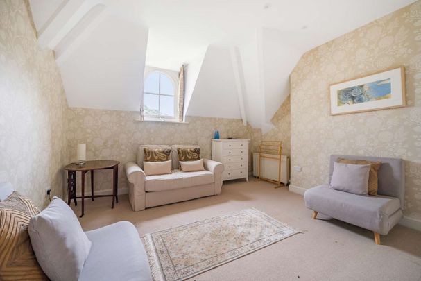 Substantial country home in an elevated rural setting with far reaching views. - Photo 1