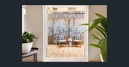 Sandstone 6.8m-wide terrace in prized one-way street - Photo 3