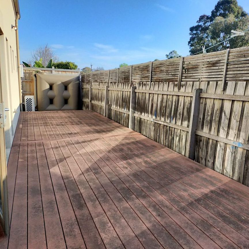 3/3 Bronte Court, Hampton, VIC 3188 - Photo 1