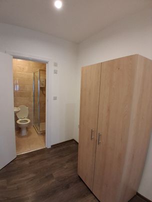 Studio Flat, London, SE6 - Photo 1