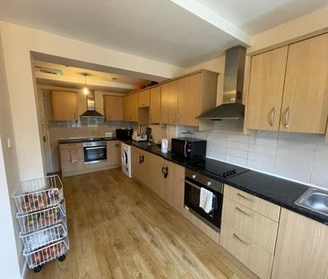 1 bedroom in a house share to rent - Photo 2