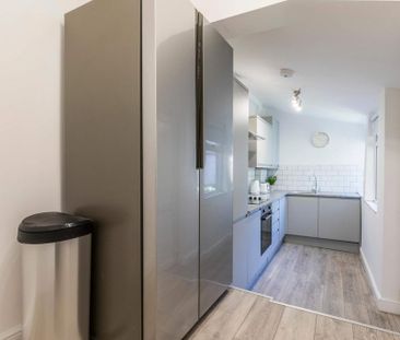 6 bedroom house to rent - Photo 2