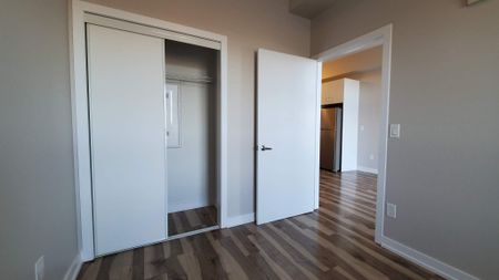 Luxurious 1 Bed Condo - Photo 2