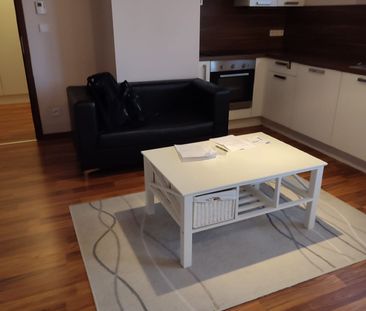 Pronájem bytu 1+kk • 35 m² bez realitkyPočernická, Praha - Malešice - Photo 1