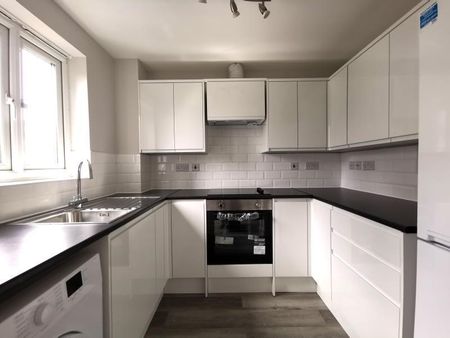 2 bedroom flat to rent - Photo 2
