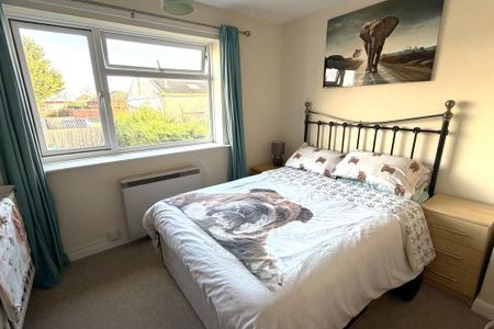 2 bedroom semi-detached house to rent - Photo 2