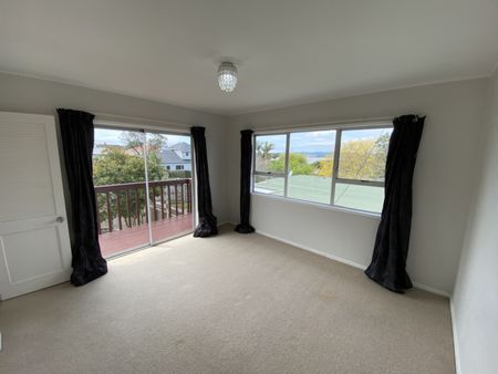 Unit 1, 81 Litten Road, Cockle Bay, Auckland - Photo 2