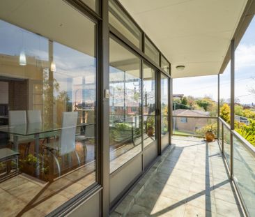 Spacious 3-Bedroom Unit with Water Views in Sandy Bay - Photo 6