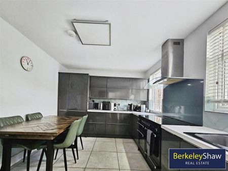 3 bedroom semi-detached house to rent - Photo 2