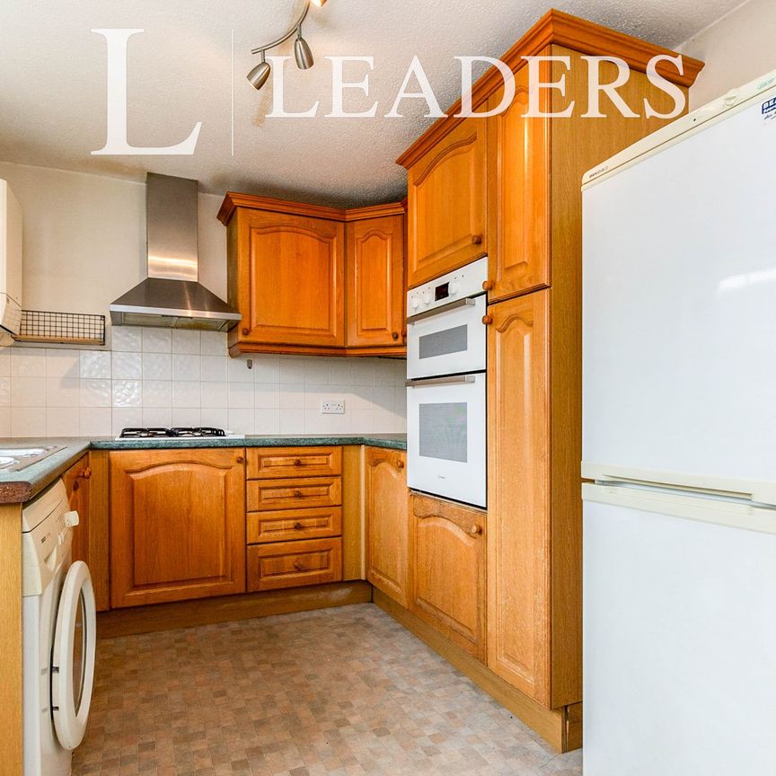 2 bedroom end of terrace to rent Delaporte Close - Photo 1