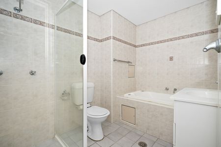 Neat and Tidy 2 Bedroom Unit - Photo 2