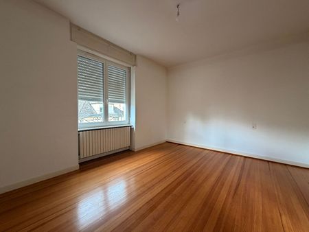 Location Appartement 5 pièces 124m² - Photo 3