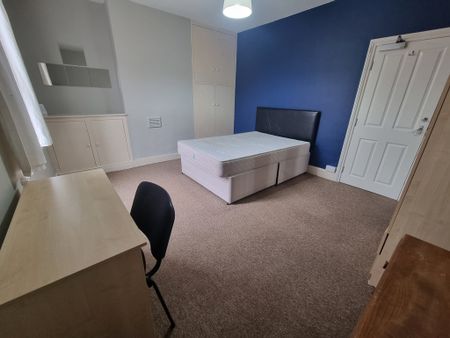 5 Bed Student Accommodation - Photo 2