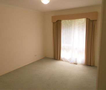 ELEGANT TWO BEDROOM, LOW MAINTENANCE HOUSE - DUCTED HEATING AND EVA... - Photo 3