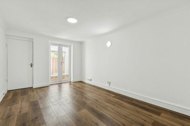 Beverley Road, Sunbury-On-Thames, TW16 - Photo 1