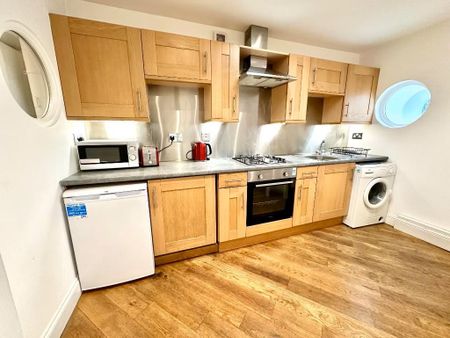 2 bedroom flat to rent - Photo 5