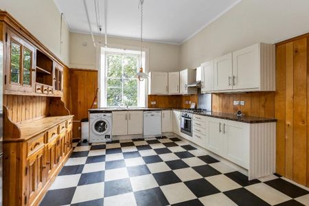 4 bedroom flat to rent - Photo 5