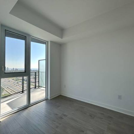 ETOBICOKE CONDO - Toronto Skyline View! - Photo 4