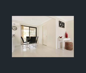 3 Bed Townhouse NBN Internet With Aircon - Photo 4