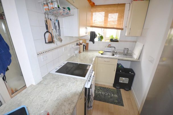 Studio Flat Tudor Street, Exeter, EX4 3BR - Photo 1