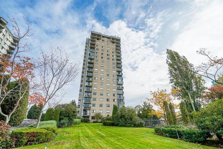 Penthouse Studio Apartment | Undrg. Parking | Storage | Views. - Photo 4