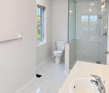 For Lease - 1260 Mccron Crescent, Newmarket, Ontario - Photo 4
