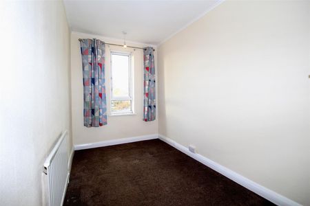 2 Bedroom Flat - Above Shop To Let - Photo 2
