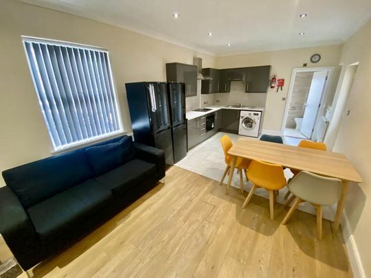5 bedroom house to rent - Photo 1