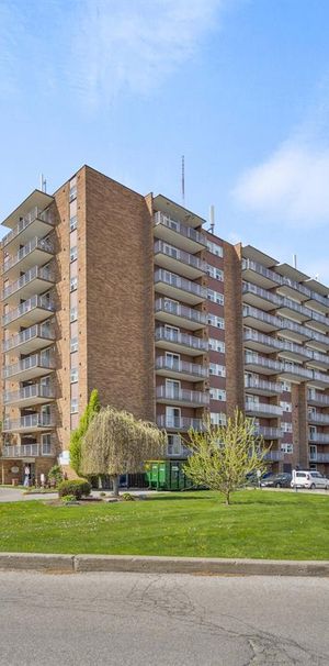 Thames Park Tower Apartments - Photo 1