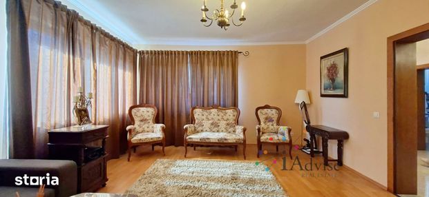 Vilă de închiriat cu 3 camere, grădină amenajată și garaj in Codlea - Photo 1