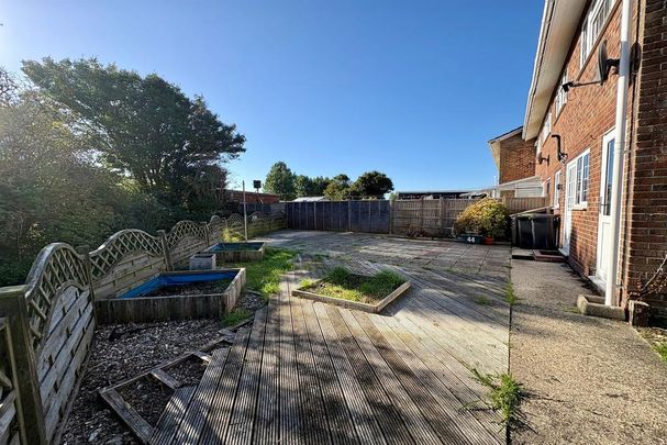 2 bedroom end of terrace house to rent - Photo 1