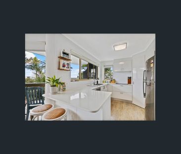 Spacious unit with private rooftop - Photo 6