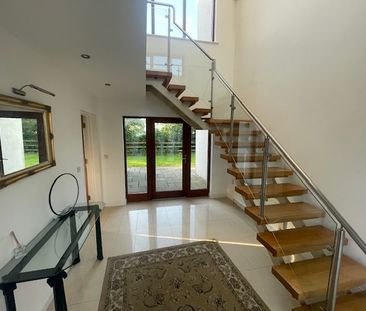 FOR RENT: STUNNING DETACHED RESIDENCE - Photo 2