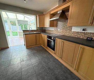3 bedroom semi-detached house to rent - Photo 2
