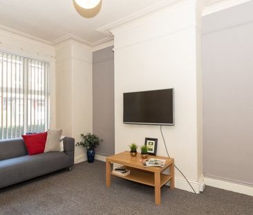 13 Hessle Mount, Hyde Park, Leeds, LS6 1EP - Photo 1