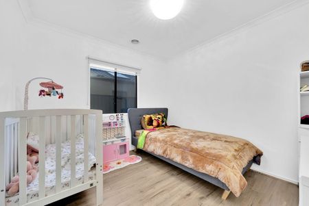 Stunning Family Home - Photo 4