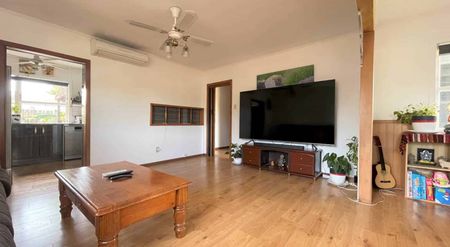 BEAUTIFUL 3 BEDROOM HOME - Photo 2