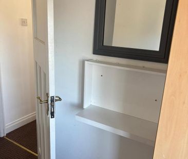 1 bedroom in a house share to rent - Photo 5