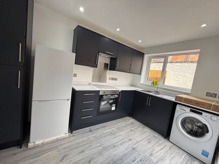 3 Bed Terraced House, Stoughton Street South, LE2 - Photo 4