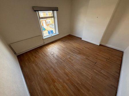 2 bed Terraced - To Let - Photo 4