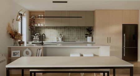 Spacious family home with modern comforts - Photo 5