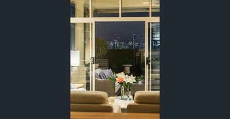 Architecturally Designed Luxury Living with Panoramic City Views - Photo 3