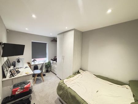66a Flat 2 Victoria Road, Leeds, LS6 1DL - Photo 3