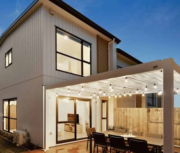 Modern 2-Bedroom Townhouse with Sea Views - Photo 4