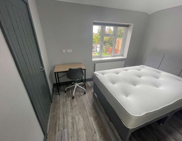 Delamere Road Room 6 - Photo 1