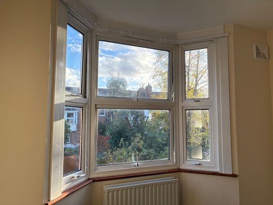 2 Bed Flat, Blenheim Gardens, NW2 - Photo 1