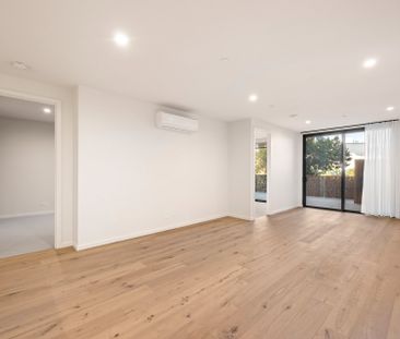 Contemporary Luxury in the Heart of Elsternwick - Photo 3